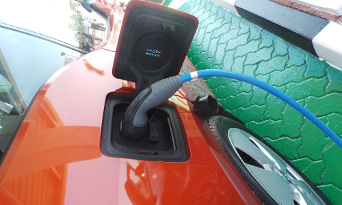 വൈദ്യുതിയില് പ്രവര്ത്തിക്കുന്ന വാഹനങ്ങള് റീചാര്ജ് ചെയ്യുന്നതിന് ദുബൈയില് നൂറ് കേന്ദ്രങ്ങള് കൂടി വൈദ്യുതിയില് പ്രവര്ത്തിക്കുന്ന വാഹനങ്ങള് റീചാര്ജ് ചെയ്യുന്നതിന് ദുബൈയില് നൂറ് കേന്ദ്രങ്ങള് കൂടി