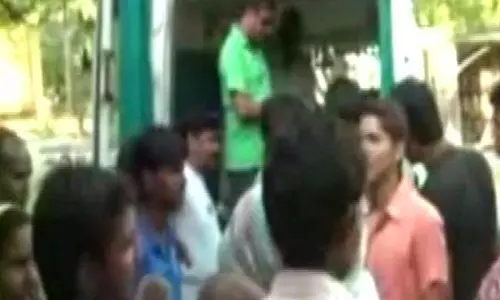 മകന്‍ പെണ്‍കുട്ടിക്കൊപ്പം ഒളിച്ചോടിയതിന് അമ്മയെ നഗ്നയാക്കി മര്‍ദ്ദിച്ചു