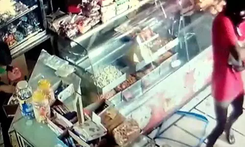 താനൂരില്‍ കെ ആര്‍ ബേക്കറി ആക്രമണം: ഒരാള്‍ പിടിയില്‍