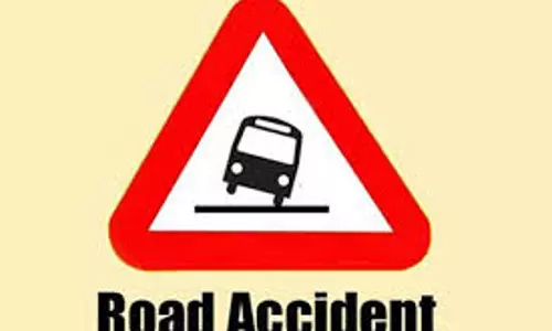 മലപ്പുറത്ത് ബസ് ഇടിച്ച് ദന്ത ഡോക്ടര് മരിച്ചു മലപ്പുറത്ത് ബസ് ഇടിച്ച് ദന്ത ഡോക്ടര് മരിച്ചു