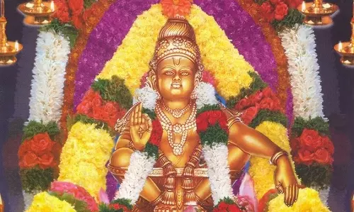 ശബരിമല ശാസ്താവിനെ കണികാണാന് സന്നിധാനത്ത് വന് ഭക്തജനതിരക്ക് ശബരിമല ശാസ്താവിനെ കണികാണാന് സന്നിധാനത്ത് വന് ഭക്തജനതിരക്ക്