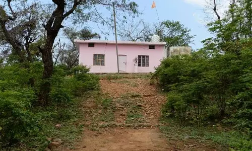 കത്‍വ പെണ്‍കുട്ടി ബലാത്സംഗം ചെയ്യപ്പെട്ടത് ക്ഷേത്രത്തില്‍ വെച്ചുതന്നെ