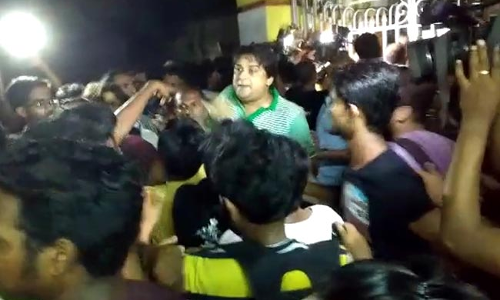 ബുദ്ധ ഇന്‍ എ ട്രാഫിക് ജാം ചിത്രത്തിന്റെ പ്രദര്‍ശനവുമായി ബന്ധപ്പെട്ട് ജാദവ്‍പൂര്‍ സര്‍വകലാശാലയില്‍ വിദ്യാര്‍ഥി സംഘര്‍ഷം