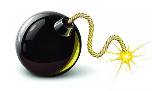 ശാര്‍ക്കര ക്ഷേത്രവളപ്പില്‍ വെടിക്കോപ്പ് എത്തിച്ച വാഹനത്തിന്റെ നമ്പര്‍ വ്യാജം