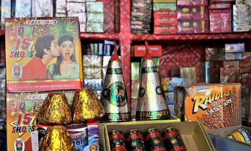 വിഷു പടിവാതിക്കല്‍; പടക്ക വിപണി സജീവം