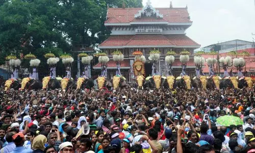 തൃശൂര് പൂരം മുടങ്ങരുതെന്ന് തൃശൂര് അതിരൂപത തൃശൂര് പൂരം മുടങ്ങരുതെന്ന് തൃശൂര് അതിരൂപത