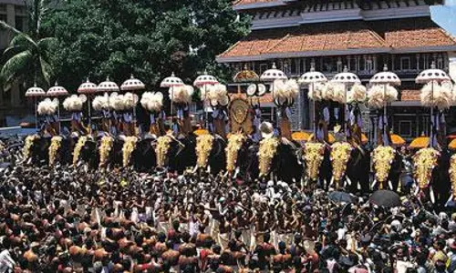 പൂരത്തിന് വെടിക്കെട്ടില്ലെങ്കില്‍ കുടമാറ്റവും വേണ്ടെന്ന് ആഘോഷക്കമ്മിറ്റി