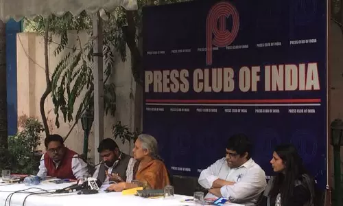 ഭോപ്പാലില് സിമി തടവുകാര് കൊന്നു എന്ന് ആരോപിക്കപ്പെടുന്ന വാര്ഡന്റെ കുടുംബത്തിന് ഭീഷണി ഭോപ്പാലില് സിമി തടവുകാര് കൊന്നു എന്ന് ആരോപിക്കപ്പെടുന്ന വാര്ഡന്റെ കുടുംബത്തിന് ഭീഷണി