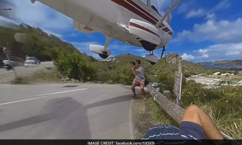 360 ഡിഗ്രി വീഡിയോ: ലാന്‍ഡ് ചെയ്യുന്ന വിമാനം കാമറയില്‍ പകര്‍ത്തുമ്പോള്‍ സംഭവിച്ചത്