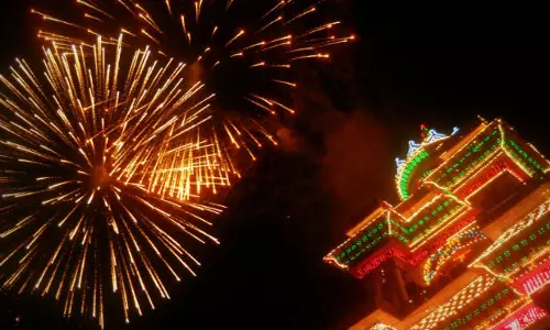 വെടിക്കെട്ടിന് വിലക്കില്ല, പൂരം ആചാരപ്രകാരം നടക്കും