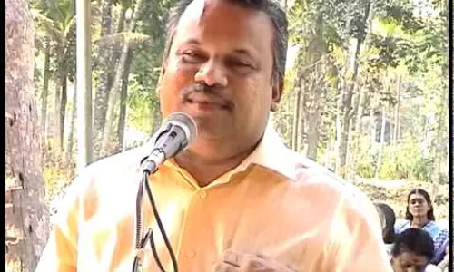 മുല്ലക്കര അവസാനഘട്ട പ്രചരണത്തില് മുല്ലക്കര അവസാനഘട്ട പ്രചരണത്തില്