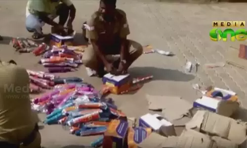 കളമശ്ശേരിയില് യുഡിഎഫിന്റെ കുടവിതരണം ഇലക്ഷന് കമ്മീഷന് സ്ക്വാഡ് തടഞ്ഞു കളമശ്ശേരിയില് യുഡിഎഫിന്റെ കുടവിതരണം ഇലക്ഷന് കമ്മീഷന് സ്ക്വാഡ് തടഞ്ഞു