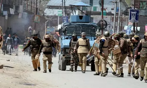 ഹന്ദ്വാര കൊലപാതകം: പെണ്‍കുട്ടിയും പിതാവും സൈന്യത്തിന്റെ കസ്റ്റഡിയിലെന്ന് റിപ്പോര്‍ട്ട്