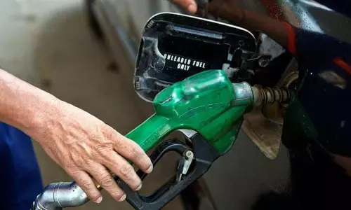 ഇന്ധനവില കുറച്ചു
