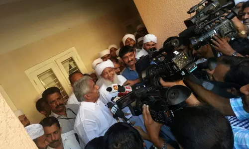 മുഖ്യമന്ത്രിയുടെ സന്ദര്ശനം ഇടത് അനുകൂല നിലപാടിലേക്ക് കാന്തപുരം നീങ്ങിയ പശ്ചാത്തലത്തില് മുഖ്യമന്ത്രിയുടെ സന്ദര്ശനം ഇടത് അനുകൂല നിലപാടിലേക്ക് കാന്തപുരം നീങ്ങിയ പശ്ചാത്തലത്തില്