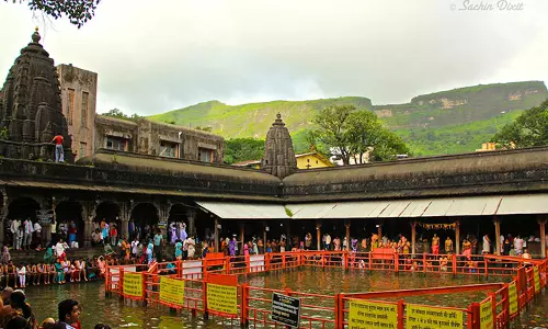 സ്ത്രീകള്‍ക്ക് ക്ഷേത്രത്തില്‍ പ്രവേശിക്കാം, നനഞ്ഞ വസ്ത്രം ധരിച്ച് മാത്രം