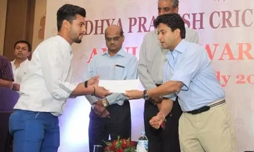 ഒരു മത്സരത്തില്‍ പത്ത് വിക്കറ്റും സ്വന്തമാക്കി പലാഷ് കൊച്ചാര്‍