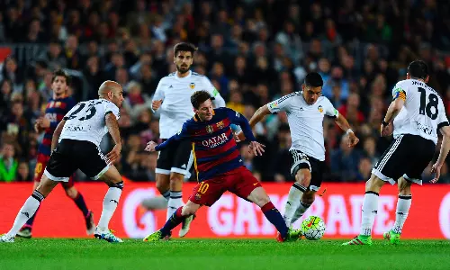 അഞ്ഞൂറാനായി മെസ്സി; ബാഴ്‍സക്ക് വീണ്ടും തോല്‍വി