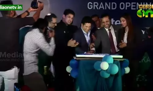 സച്ചിന് ബ്ലാസ്റ്റേഴ്സ് ഓഹരികള് വില്ക്കാനൊരുങ്ങുന്നു സച്ചിന് ബ്ലാസ്റ്റേഴ്സ് ഓഹരികള് വില്ക്കാനൊരുങ്ങുന്നു