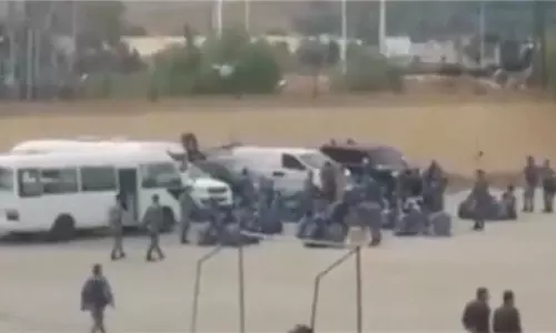 സിറിയയില്‍ തടവുകാര്‍ പൊലീസുകാരെയും ജയില്‍ ജീവനക്കാരെയും ബന്ദികളാക്കി