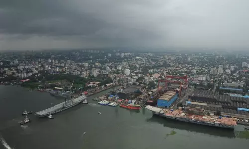 കൊച്ചിയില്‍ നാവികസേന ഉദ്യോഗസ്ഥന്‍ ആത്മഹത്യ ചെയ്ത നിലയില്‍