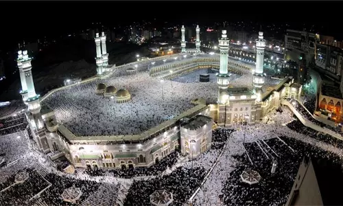 വിശ്വാസികളെകൊണ്ട് നിറഞ്ഞ് മക്ക