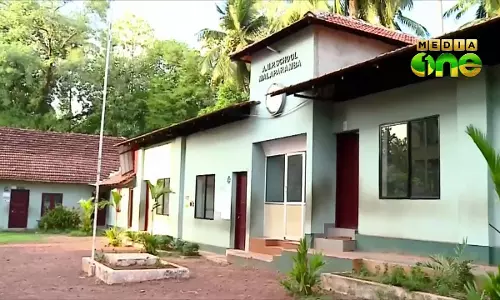 സ്കൂളുകള് ഏറ്റെടുക്കുന്നത് ഉള്പ്പെടെ എല്ലാ സാധ്യതയും പരിശോധിക്കുമെന്ന് മന്ത്രി സ്കൂളുകള് ഏറ്റെടുക്കുന്നത് ഉള്പ്പെടെ എല്ലാ സാധ്യതയും പരിശോധിക്കുമെന്ന് മന്ത്രി