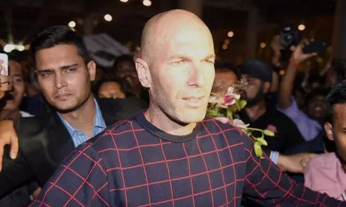 സിനദിന്‍ സിദാന്‍ ഇന്ത്യയില്‍; ഊഷ്മള സ്വീകരണമൊരുക്കി ആരാധകര്‍