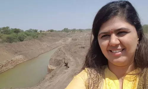 വരള്‍ച്ച പ്രദേശത്ത് സെല്‍ഫി: മഹാരാഷ്ട്ര മന്ത്രി വിവാദത്തില്‍