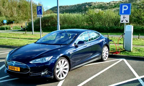 നെതര്‍ലന്‍ഡില്‍ പെട്രോള്‍, ഡീസല്‍ കാറുകള്‍ നിരോധിക്കാന്‍ നീക്കം