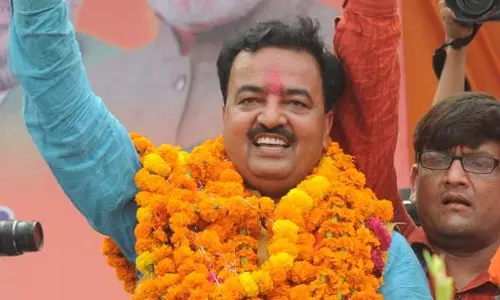 നേതാക്കന്‍മാരെ ദൈവമാക്കരുതെന്ന് അണികള്‍ക്ക് ബിജെപിയുടെ താക്കീത്