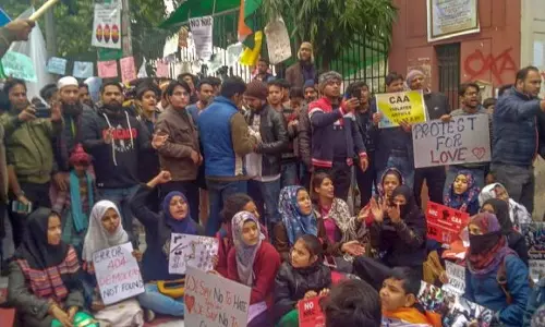 പ്രതിഷേധം ശക്തമാക്കി ജാമിഅ വിദ്യാർഥികൾ; ഐക്യദാർഢ്യം പ്രഖ്യാപിച്ച് അഭിഭാഷകരും