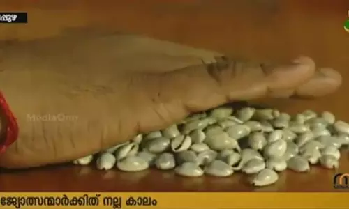 ഫലം ഗണിച്ചറിയാന്‍ സ്ഥാനാര്‍ഥികള്‍; ജ്യോത്സ്യന്മാര്‍ക്ക് ഇത് നല്ലകാലം