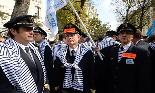 ഫ്രാന്‍സിലെ പൈലറ്റുമാരുടെ സമരം യൂറോ കപ്പിനെ ബാധിക്കുന്നു