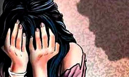 ഗുണ്ടൂരില്‍ ഒന്‍പതുവയസുകാരിയെ പീഡിപ്പിച്ചു; ജനക്കൂട്ടം പൊലീസ് സ്റ്റേഷന്‍ ആക്രമിച്ചു