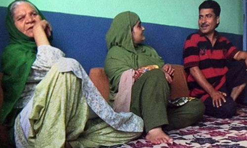 കശ്മീരില്‍ മനുഷ്യസ്നേഹത്തിന്റെ ഉത്തമമാതൃകയായി ഈ ദമ്പതിമാര്‍