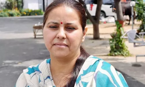 ലാലുവിന്റെ മകളും എംപിയുമായ മിസാ ഭാരതിയുടെ വീട്ടില് റെയ്ഡ് ലാലുവിന്റെ മകളും എംപിയുമായ മിസാ ഭാരതിയുടെ വീട്ടില് റെയ്ഡ്