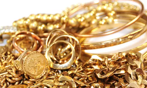 കാലിക്കടവ് സഹകരണ ബാങ്കില് 70 ലക്ഷം രൂപയുടെ മുക്കുപണ്ട തട്ടിപ്പ് കാലിക്കടവ് സഹകരണ ബാങ്കില് 70 ലക്ഷം രൂപയുടെ മുക്കുപണ്ട തട്ടിപ്പ്