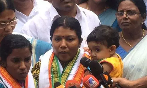 തലശ്ശേരി സംഭവം; പോലീസിനോട് ചോദിക്കണമെന്ന് പിണറായി തലശ്ശേരി സംഭവം; പോലീസിനോട് ചോദിക്കണമെന്ന് പിണറായി