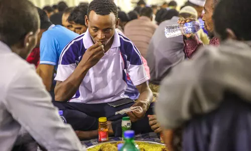 ഖത്തറില്‍ തൊഴിലാളികള്‍ക്ക് നോമ്പുതുറ വിഭവങ്ങള്‍ ഒരുക്കി മലയാളി വനിതകള്‍