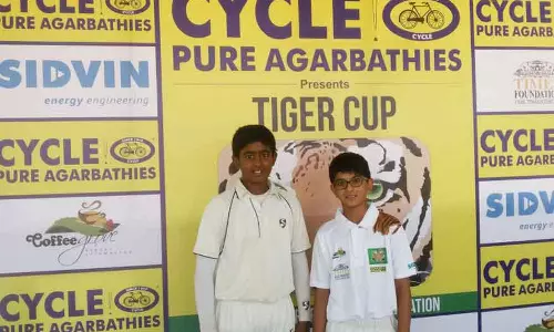 ശതകം കുറിച്ച് ദ്രാവിഡിന്റെ മകന് ശതകം കുറിച്ച് ദ്രാവിഡിന്റെ മകന്