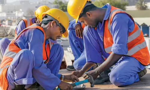 മധ്യാഹ്ന വിശ്രമം: നിയമലംഘകരെ കണ്ടെത്താന് പരിശോധന ശക്തമാക്കി ഒമാന് മധ്യാഹ്ന വിശ്രമം: നിയമലംഘകരെ കണ്ടെത്താന് പരിശോധന ശക്തമാക്കി ഒമാന്
