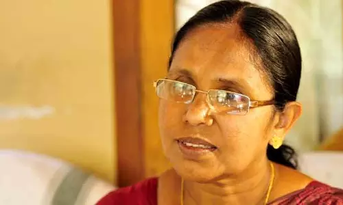 സര്ക്കാര് ചടങ്ങില് മതപരമായ കീര്ത്തനം ചൊല്ലിയവരെ ശാസിച്ച് മന്ത്രി കെ.കെ ശൈലജ സര്ക്കാര് ചടങ്ങില് മതപരമായ കീര്ത്തനം ചൊല്ലിയവരെ ശാസിച്ച് മന്ത്രി കെ.കെ ശൈലജ