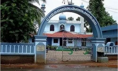 റമദാനിലെ സന്ദര്‍ശക തിരക്കുകളില്‍ കൊടുങ്ങല്ലൂര്‍ ചേരമാന്‍ ജുമാ മസ്ജിദ്