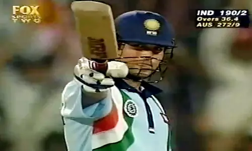 സച്ചിന്റെ മനോഹര ഇന്നിംഗ്സിന് മധുരപ്പതിനെട്ട്; വീഡിയോ കാണാം സച്ചിന്റെ മനോഹര ഇന്നിംഗ്സിന് മധുരപ്പതിനെട്ട്; വീഡിയോ കാണാം