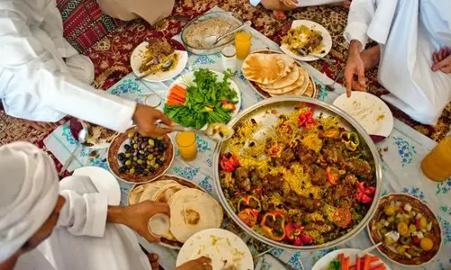 റമദാനില് സൗജന്യ ഇഫ്താര് വിരുന്നൊരുക്കി ടോപ് കോര്ണിഷ് റെസ്റ്റോറന്റ് റമദാനില് സൗജന്യ ഇഫ്താര് വിരുന്നൊരുക്കി ടോപ് കോര്ണിഷ് റെസ്റ്റോറന്റ്