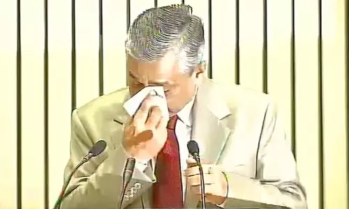 ജഡ്ജിമാരുടെ എണ്ണം ഉയര്‍ത്തണം; മോദിക്ക് മുന്നില്‍ വികാരാധീനനായി സുപ്രിംകോടതി ചീഫ് ജസ്റ്റിസ്