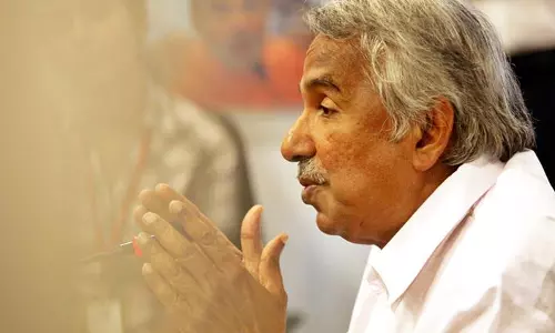 അരുംകൊലകളില് അന്വേഷണം നേരിടുന്നവര് എങ്ങനെ സ്വൈര ജീവിതം ഉറപ്പാക്കും - ഉമ്മന്ചാണ്ടി അരുംകൊലകളില് അന്വേഷണം നേരിടുന്നവര് എങ്ങനെ സ്വൈര ജീവിതം ഉറപ്പാക്കും - ഉമ്മന്ചാണ്ടി