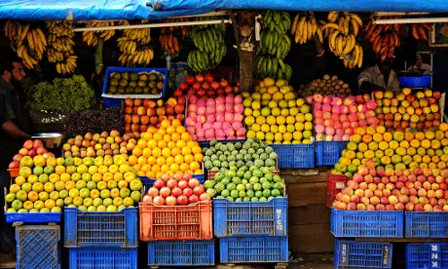 ചൂടു കൂടുന്നു, ഒപ്പം പഴവര്‍ഗങ്ങളുടെ വിലയും