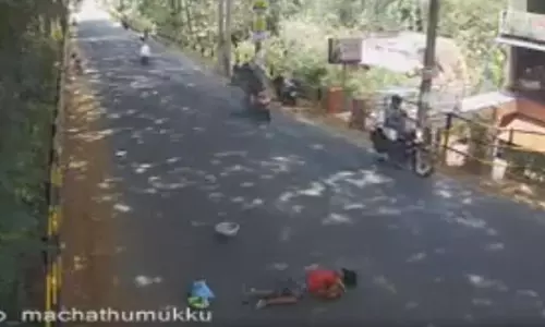 സ്വന്തം പേരിലുള്ള ഭൂമി വീണ്ടെടുക്കാന് ആറ് വര്ഷമായി സര്ക്കാര് ഓഫീസുകള് കയറി ഇറങ്ങുന്ന വൃദ്ധ സ്വന്തം പേരിലുള്ള ഭൂമി വീണ്ടെടുക്കാന് ആറ് വര്ഷമായി സര്ക്കാര് ഓഫീസുകള് കയറി ഇറങ്ങുന്ന വൃദ്ധ